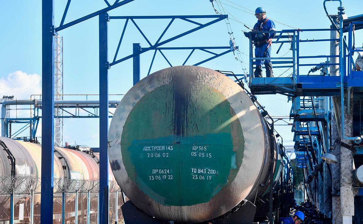 Pemerintah sepenuhnya melarang ekspor bensin mulai 1 April.