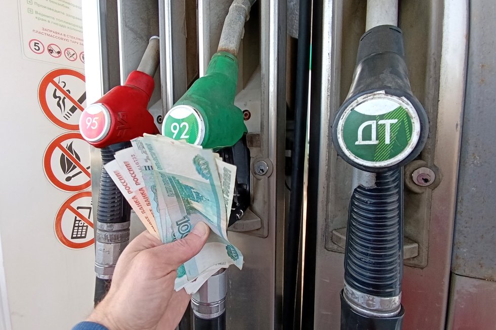 Menurut laporan bulan Maret, pendapatan anggaran akan meningkat seiring dengan pembayaran kepada perusahaan minyak dari kas negara. Apakah ini dapat mempengaruhi harga di pom bensin?